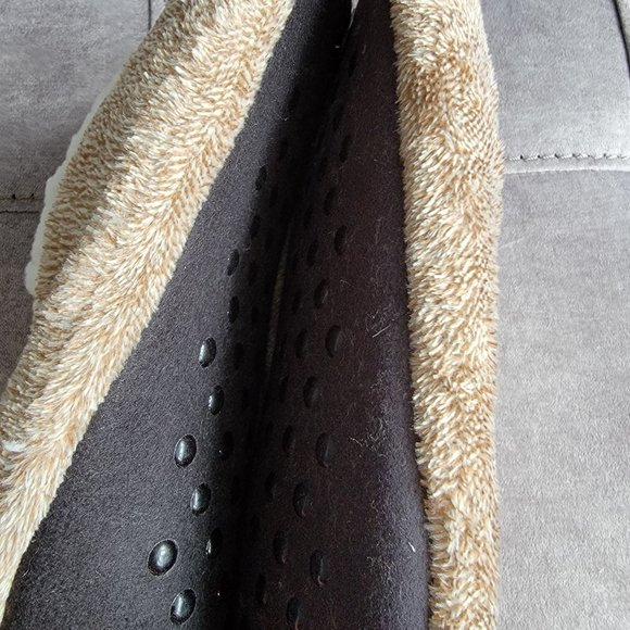 NWT Fuzzy Babba Women's Slipper Socks - Picture 2 of 4